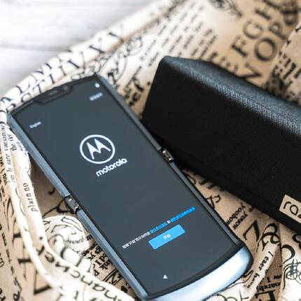 Motorola/摩托罗拉 moto razr 2022二代折叠屏刀锋商务智能5G手机