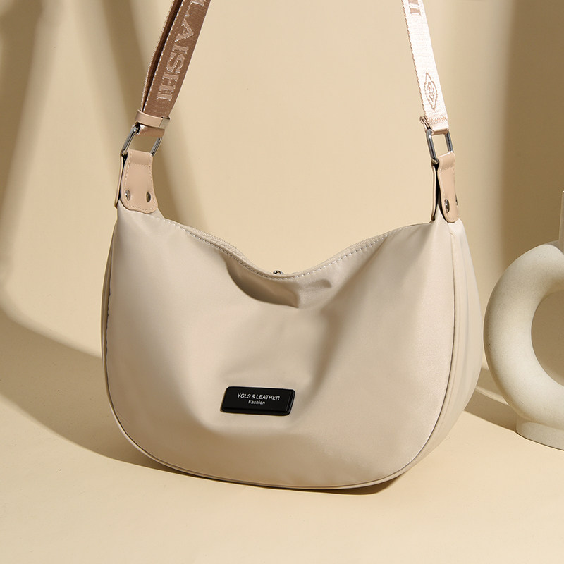 牛津布斜挎包女2026新款包包大容量多隔层轻便单肩小包时尚帆布包