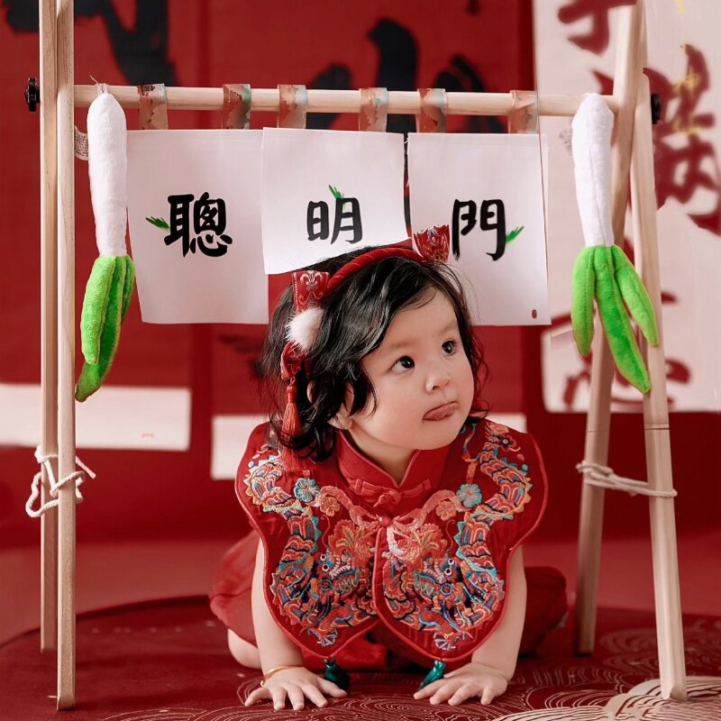 蛇年抓周服蛇百天周岁宝宝主题儿童摄影服装小龙年拜年服云肩红色