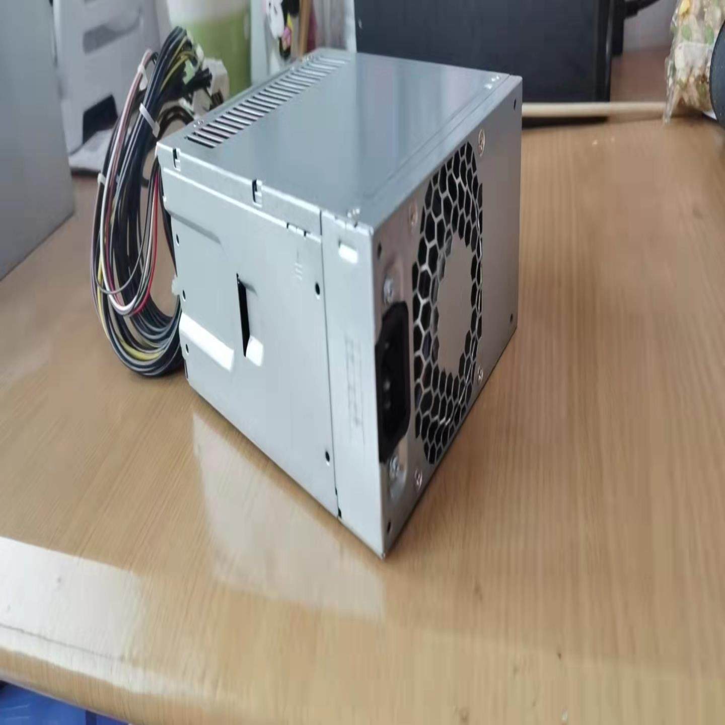 议价HP  Z2 G4 电源650W,DPS-650AB-30 A,L36049-003,L572