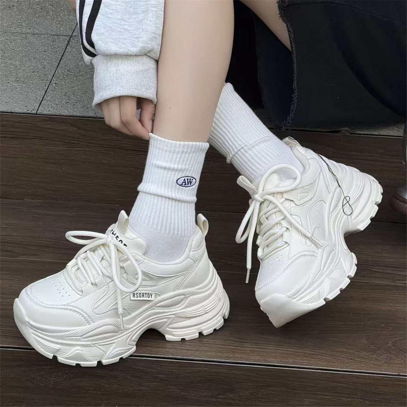 恋典真皮加绒老爹鞋女2025冬季新款小个子增高百搭轻便厚底小白鞋
