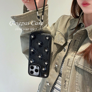 轻派秋冬皮质黑色星星带挂绳适用苹果17promax手机壳iphone16pro新款15女款14简约小众潮酷13高级感全包硬壳