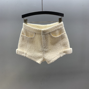 百搭显瘦a字包臀靴裤 新款 女2025年冬季 设计感绑带羊羔毛休闲短裤