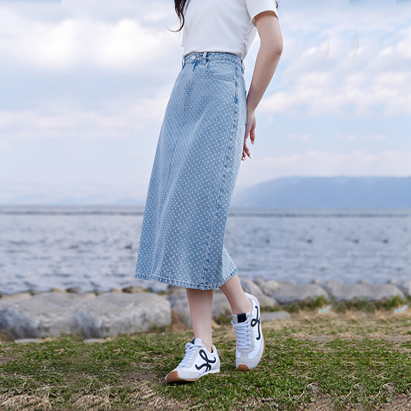 香影蓝色牛仔半身裙女2025夏装新款高腰a字裙遮胯显瘦开叉中长裙
