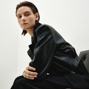 Dekashell迪卡轩简约时尚皮衣E611708