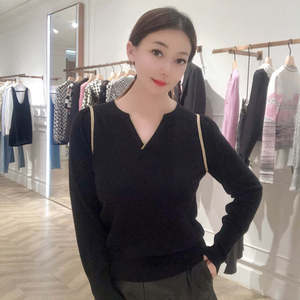 可可尼 女士V领时尚简约羊毛针织22410AF105032