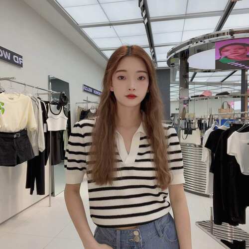太平鸟 女士翻领条纹简约针织衫A1EED2C71