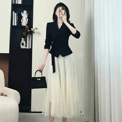 2026春秋季穿搭黑色小西装套装女超火高级感网纱半身裙两件套潮