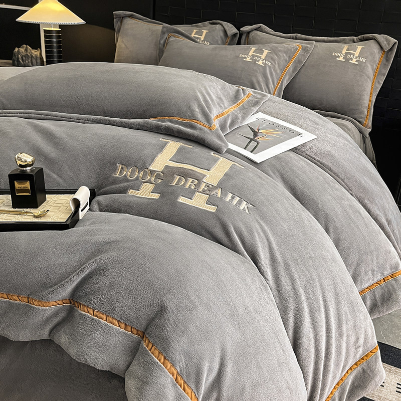 冬季加厚牛奶绒刺绣四件套2025新款珊瑚绒被套罩加绒保暖床单床笠