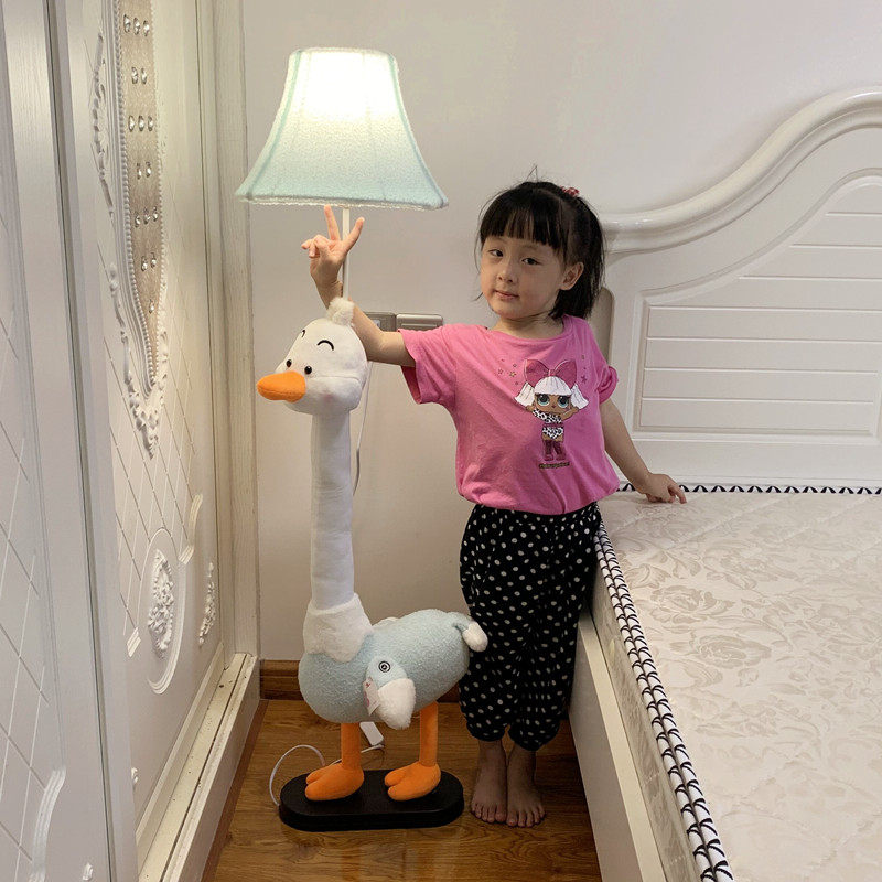 卡通儿童房落地灯客厅卧室床头灯宝宝房间夜灯北欧ins少女网红灯