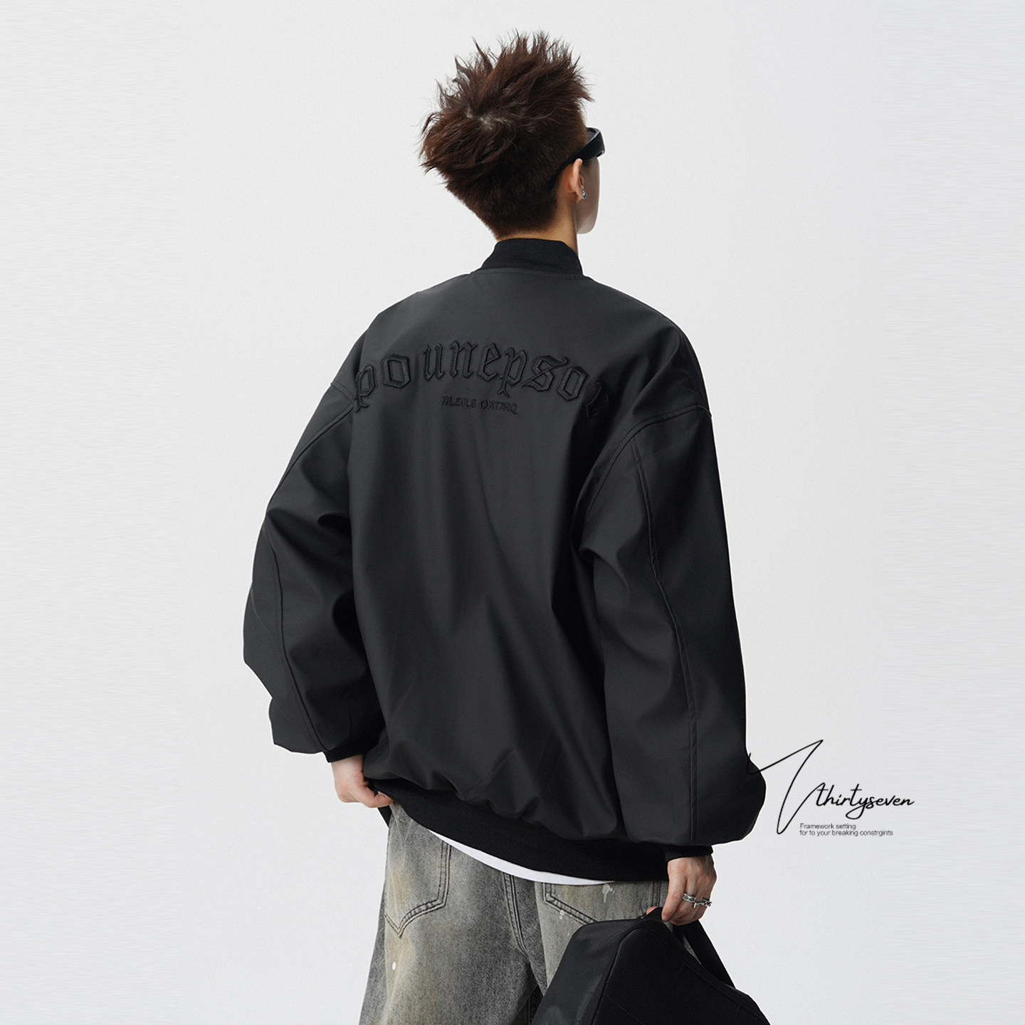 V37美式潮牌字母立体刺绣飞行夹克男春季高街黑色痞帅棒球服外套