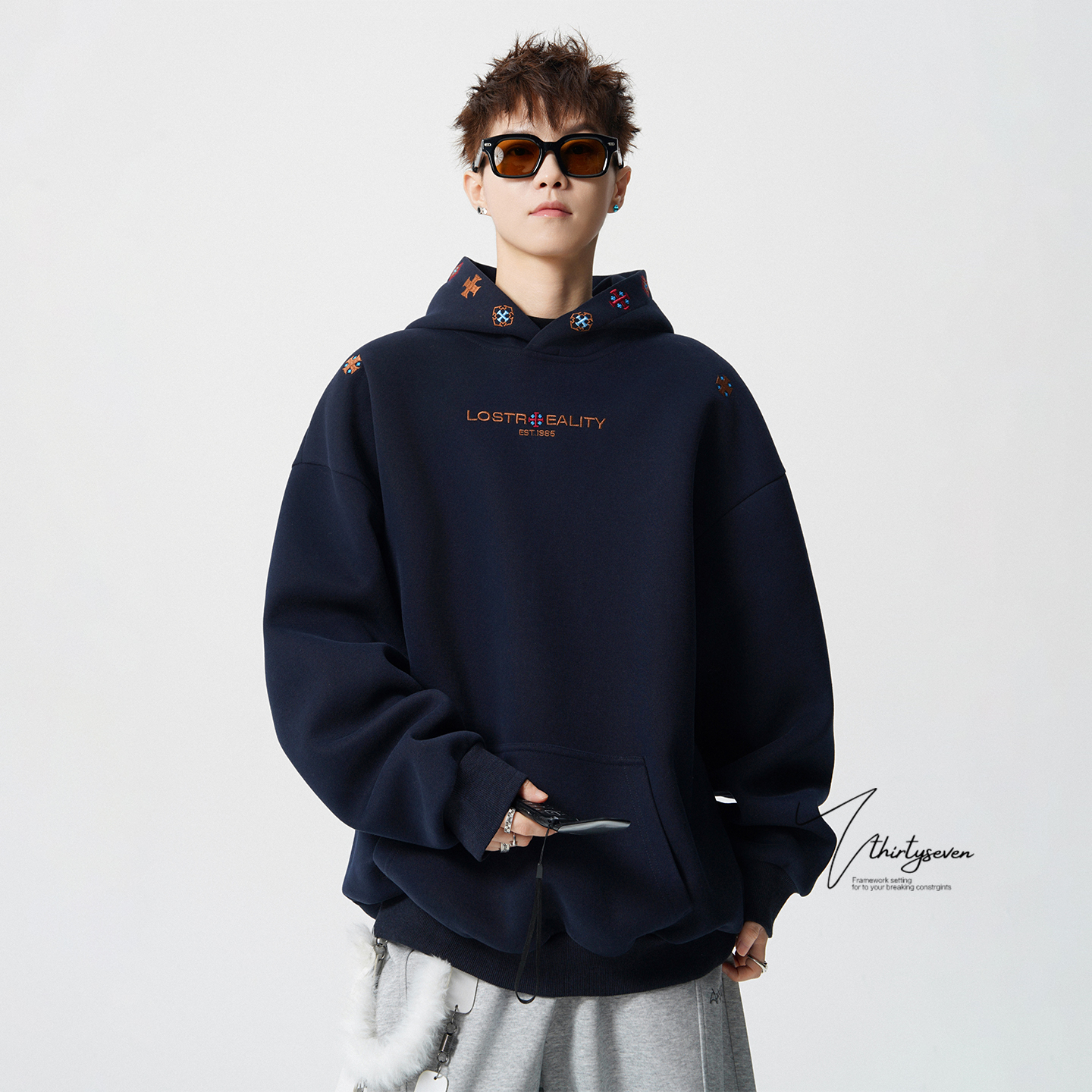 潮牌重磅民族风刺绣连帽卫衣男秋