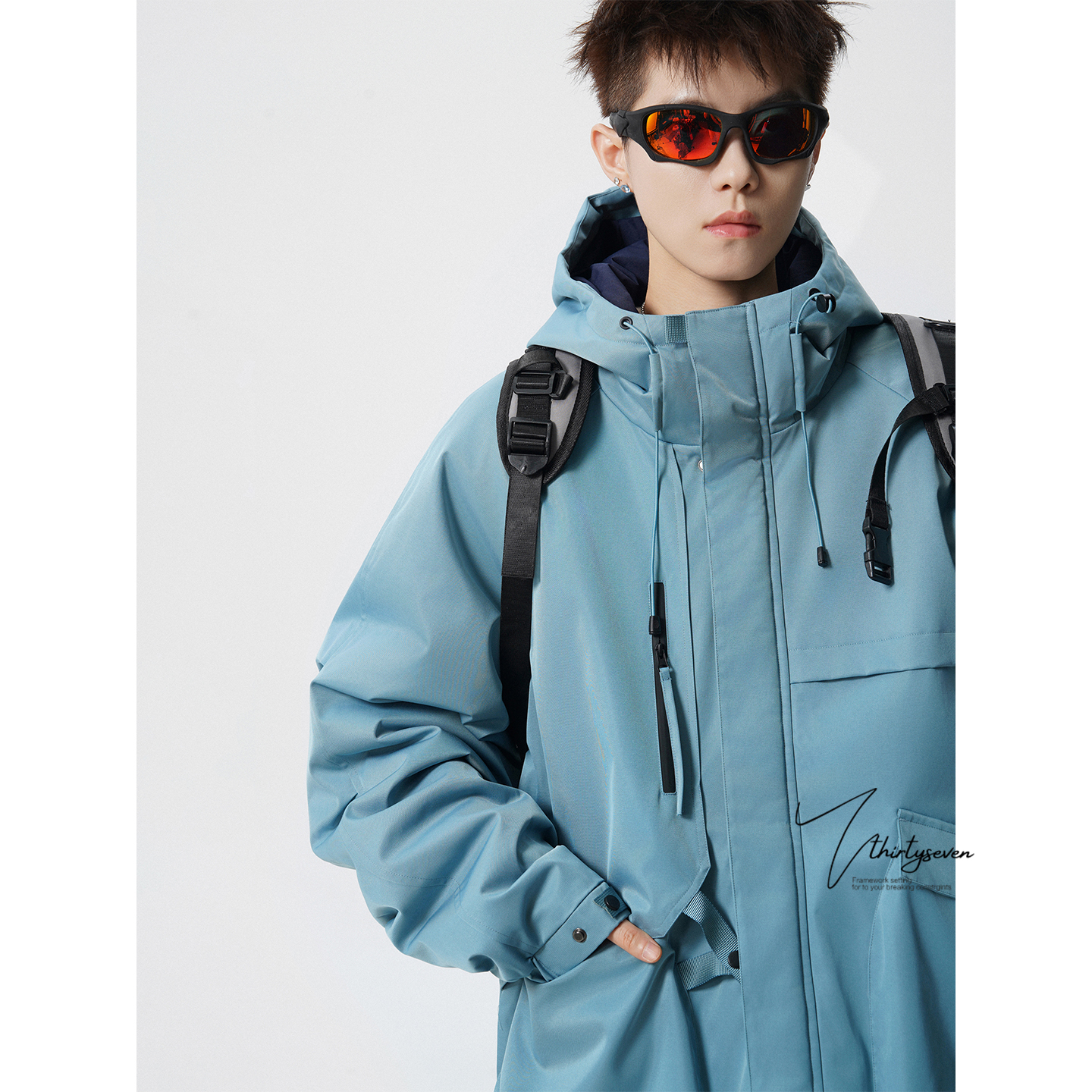 海洋蓝连帽冲锋棉服男