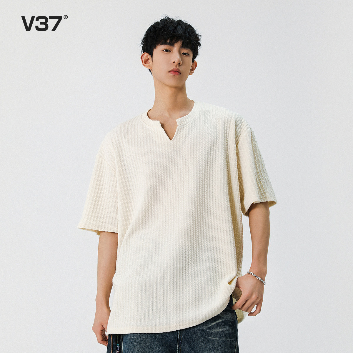 V37韩系高级感短袖t恤男士图片