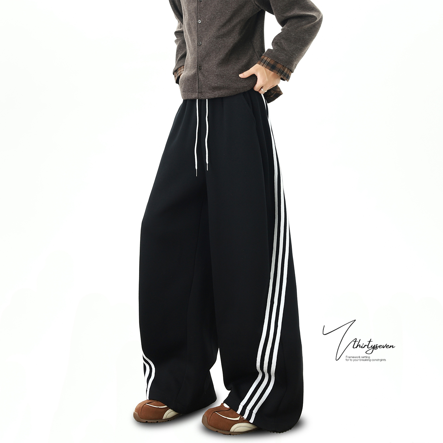 斜条纹织带拼接弯刀卫裤男款