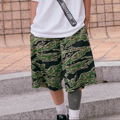 AVENUESON大道之子2025双色铁牌logo针织休闲短裤