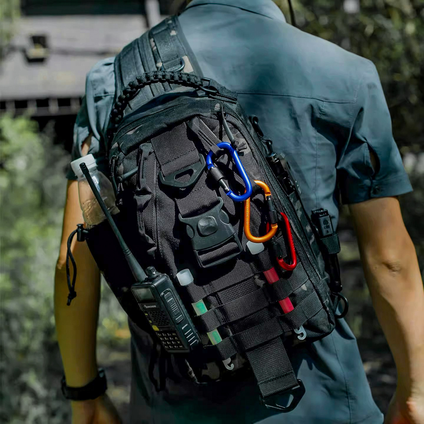 战术背包男款户外通勤徒步双肩包耐磨防泼水可斜跨快速反应机能包