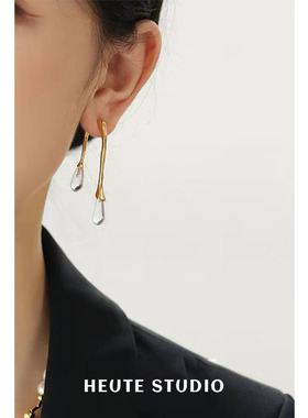 HeuteStudio 欧美时尚不对称耳环高级感玻璃水滴形吊坠耳饰秋冬女