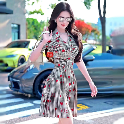 VJE夏季通勤千鸟格印花褶皱连衣裙2025新款修身气质减龄收腰裙子