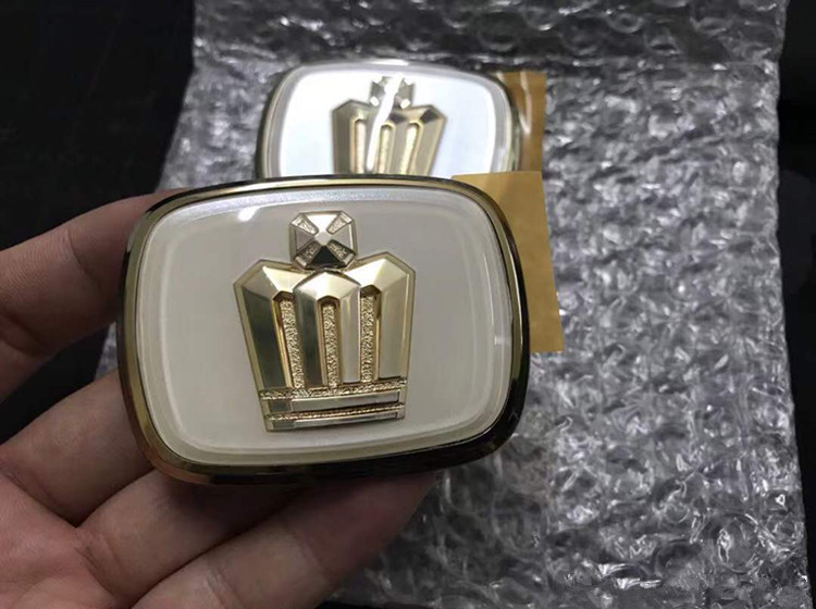 丰田皇冠原厂后叶子板侧标侧标