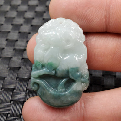 生肖羊挂件俏色吊坠天然玉石