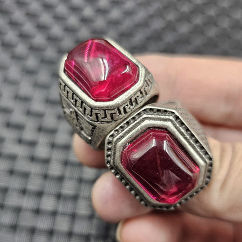 石榴红无事牌玉石戒指方形红钢石戒指磨砂托男女款戒指玉指环饰品
