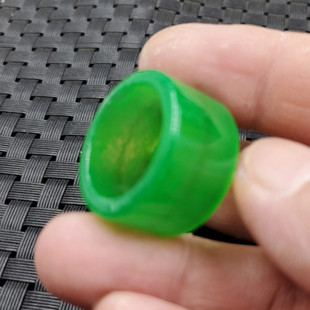 玉石戒指碧绿色戒指石英岩玉加宽戒指菠菜绿戒指绿色戒指新款