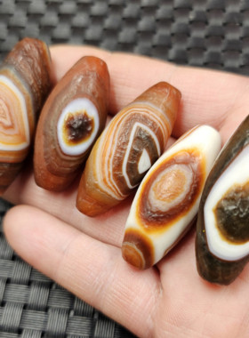 风化玛瑙路路通玉石挂件一眼