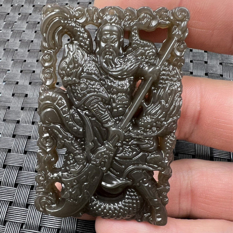 新疆和田外蒙料关公挂件双面雕刻烟紫色关公吊坠镂空牌子车挂