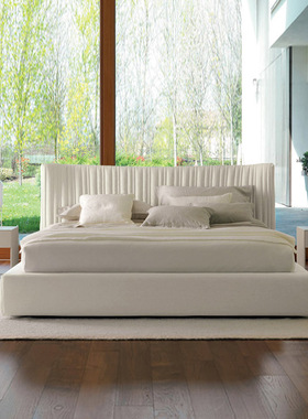 DEGAS设计师双人床意大利DESIREE布艺床主卧室1.8米轻奢软包大床