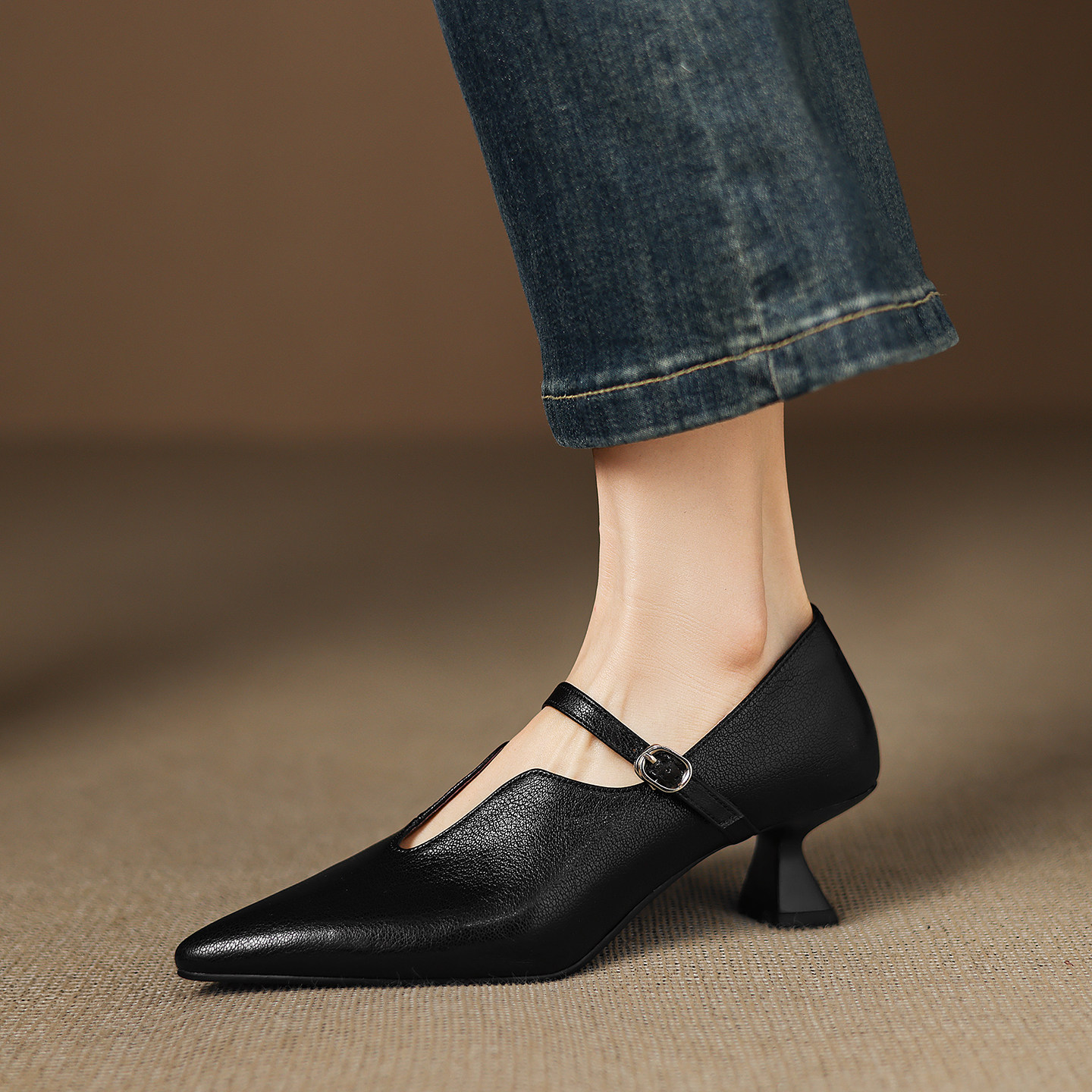 春秋季新款真皮尖头玛丽珍鞋女一字扣带中跟深口单鞋黑色高跟鞋子,女鞋,深口单鞋,淘宝优惠券,粉丝福利购,淘宝优惠卷