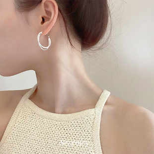 圈圈交错耳圈S925银针时尚 素圈耳环独特百搭个性 女 时髦插曲 七与