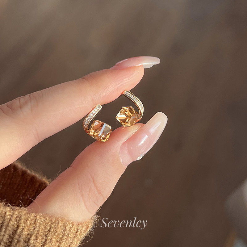 七与 焦糖梦 独特漂亮耳环精致超闪秋冬温柔复古棕色水晶耳钉耳夹