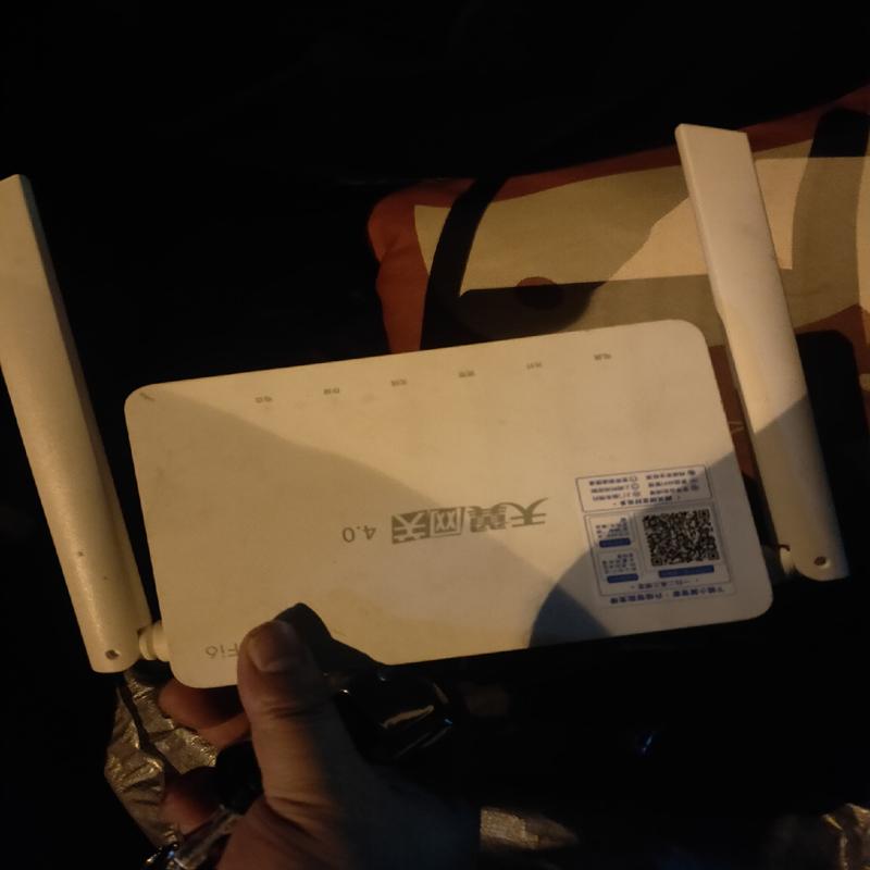 出一台长沙本地电信万兆光猫，4.0最新版自带wifi(议价）