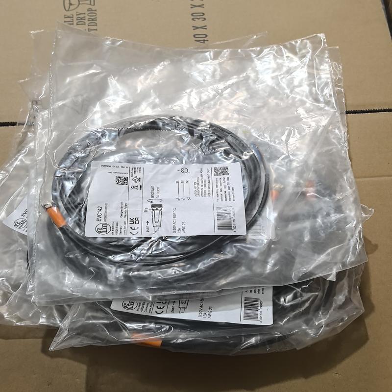 IFM易福门EVC142带插座连接线缆M8三芯五米母(议价）