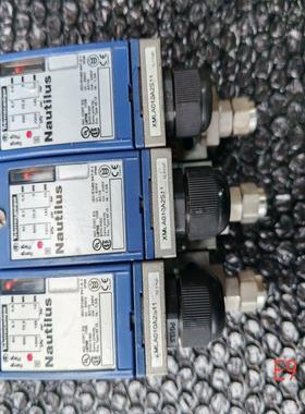 施耐德压力开关三个，MLAO10A2S11，成色如图(议价）