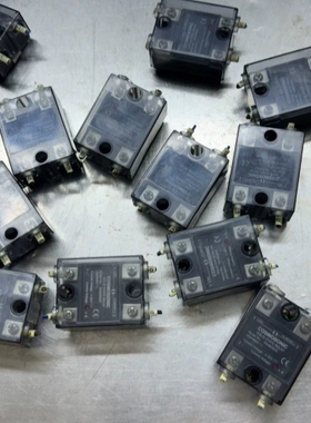 出清COSMOSONIC固态继电器，型号SS4825DZ，4 议价