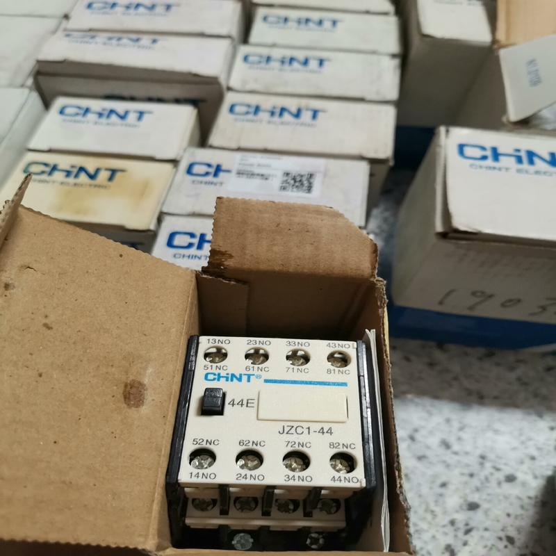 正泰 接触器式继电器JZC1-44，数量9个，带包装(议价）
