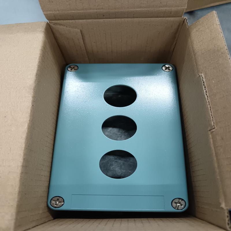 法国施耐德按钮盒，XAP M2203 三孔，数量67(议价）