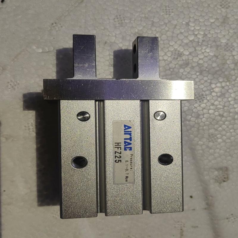 亚德客平行手指夹爪气缸HFZ25拆机配件,成色很好,(议价)