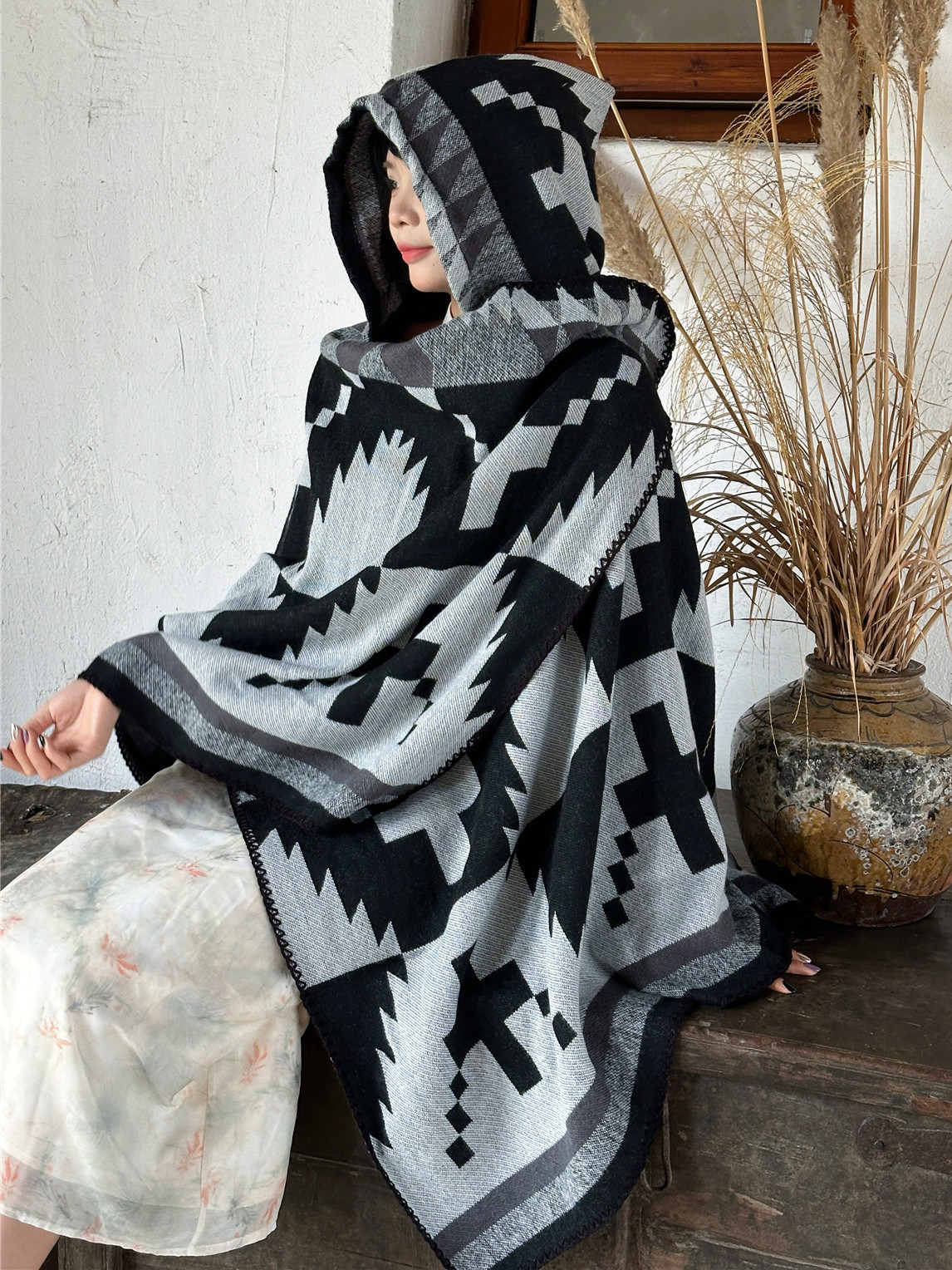 民族风连帽披肩新疆大西北沙漠旅游穿搭拍照保暖百搭复古外搭披风