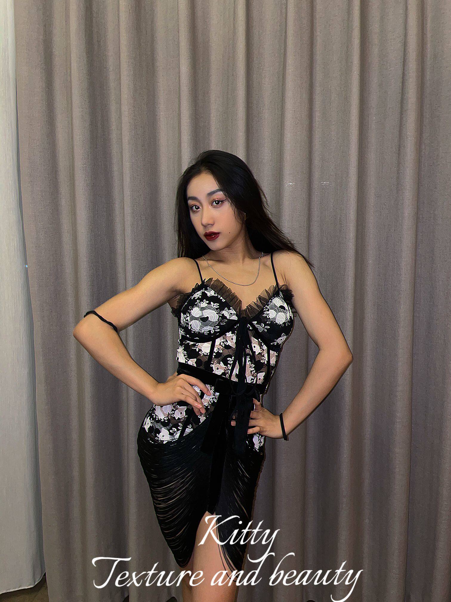 kitty拉丁舞服黑白花卉蕾丝小吊带训练服胸垫底裤丝绒流苏半身裙