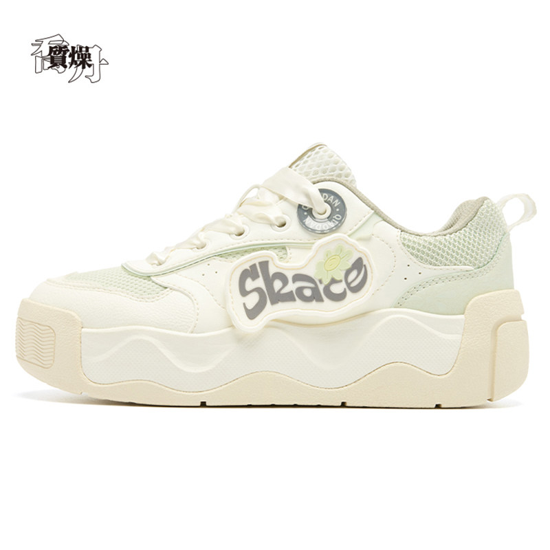 质燥防滑女板鞋运动鞋