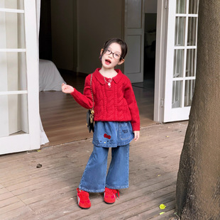 TOTObaby秋冬新款女童韩版红色加厚麻花翻领毛衣+加绒屁帘牛仔裤
