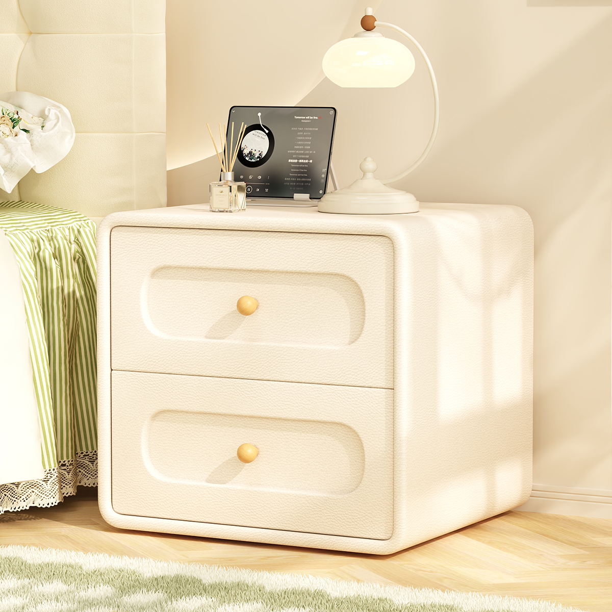 三梦奶油风荷包蛋实木床头柜