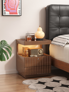 纯实木床头柜家用卧室2025爆款带锁超窄小型床边可充电收纳小柜子