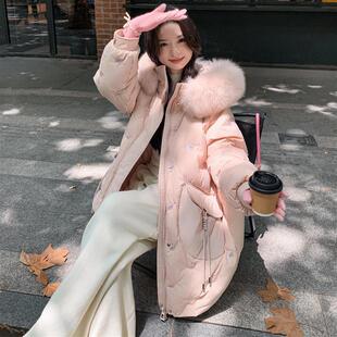 2025新款胖妹妹300斤天鹅刺绣中长款加肥加大码高端羽绒服女280斤