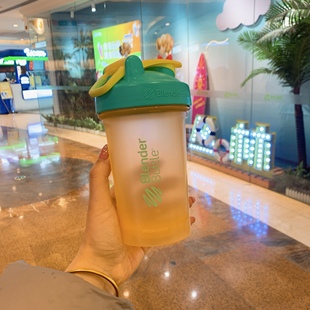 美国BlenderBottle 限定款蛋白粉摇摇杯奶昔杯运动健身水杯搅拌球