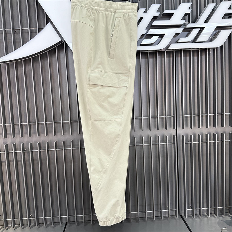 特步梭织长裤男2025夏季薄款男子跑步运动休闲长裤子975229980023