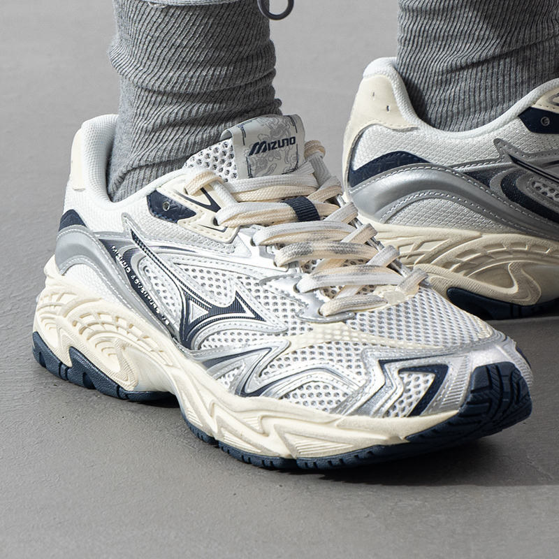 美津浓潮流轻便透气跑步鞋